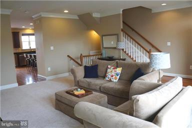 URBANA HIGHLANDS - Residential Lease