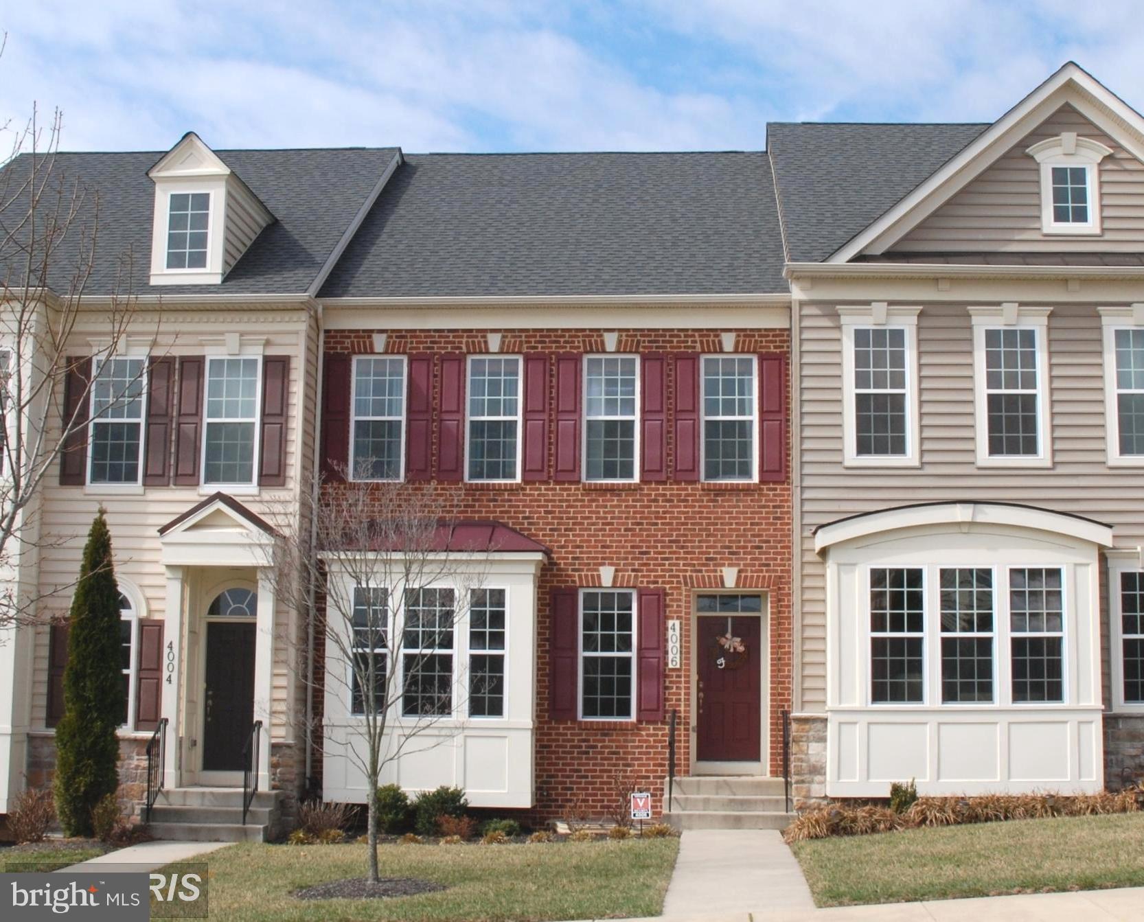 URBANA HIGHLANDS - Residential Lease