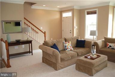 URBANA HIGHLANDS - Residential Lease