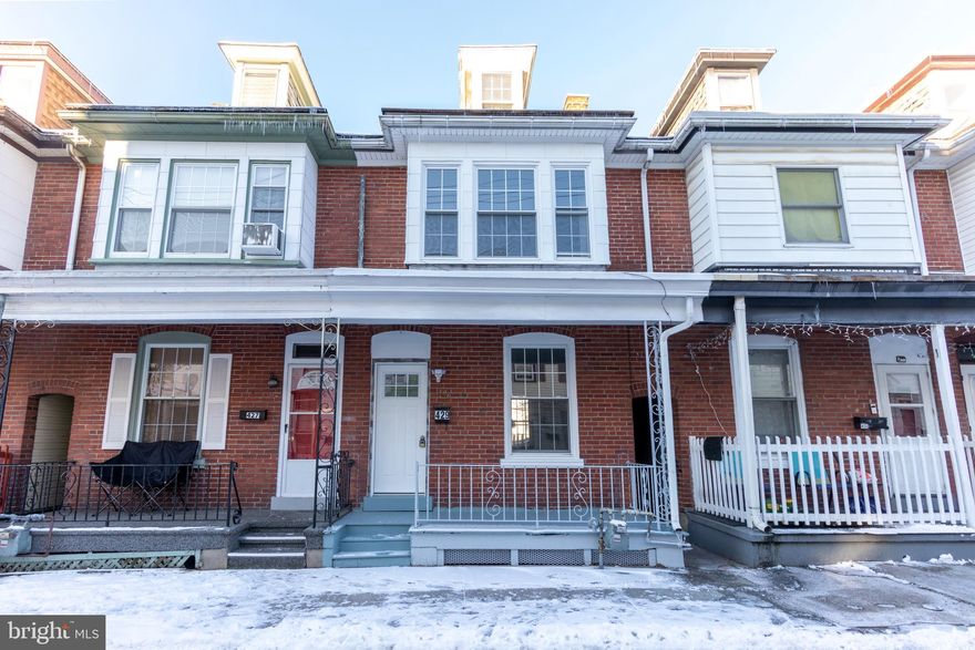 Welcome to 429 New Street, this beautiful property is located in the heart of Lebanon City, offering 3 bedrooms, 1 bathroom and an extra space in the attic, natural gas heating system and a private parking in the back of this home.
This property was fully renovated with new laminated vinyl flooring, beautiful kitchen cabinets and countertops that include brand-new appliances to be part of your culinary art.
Don't lose this opportunity and make this property your new home or one of your newest investments in your portfolio!!