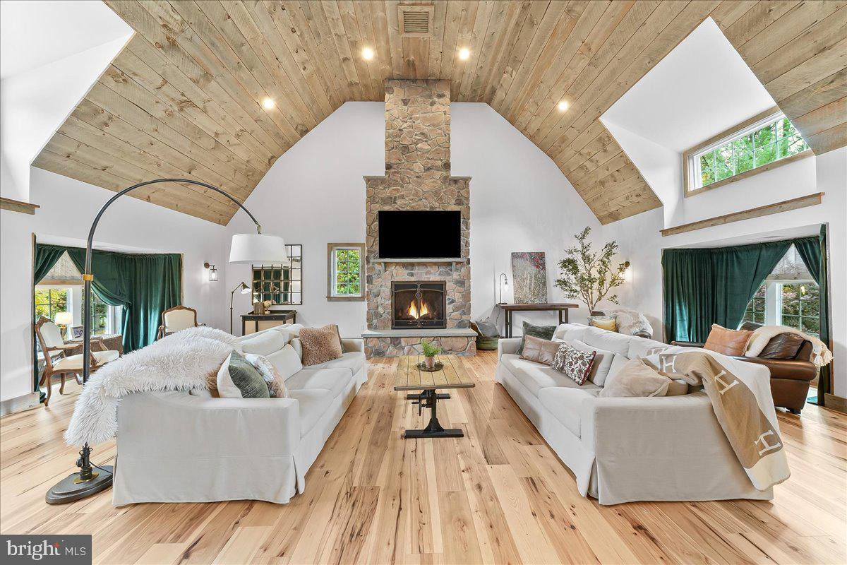 OWLS NEST - Residential