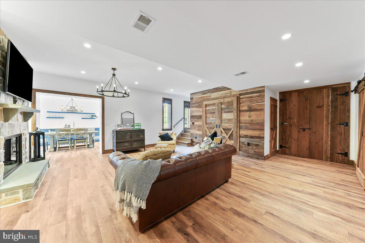 OWLS NEST - Residential