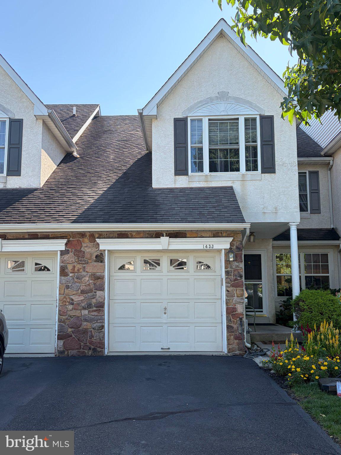 1433 HERON WAY