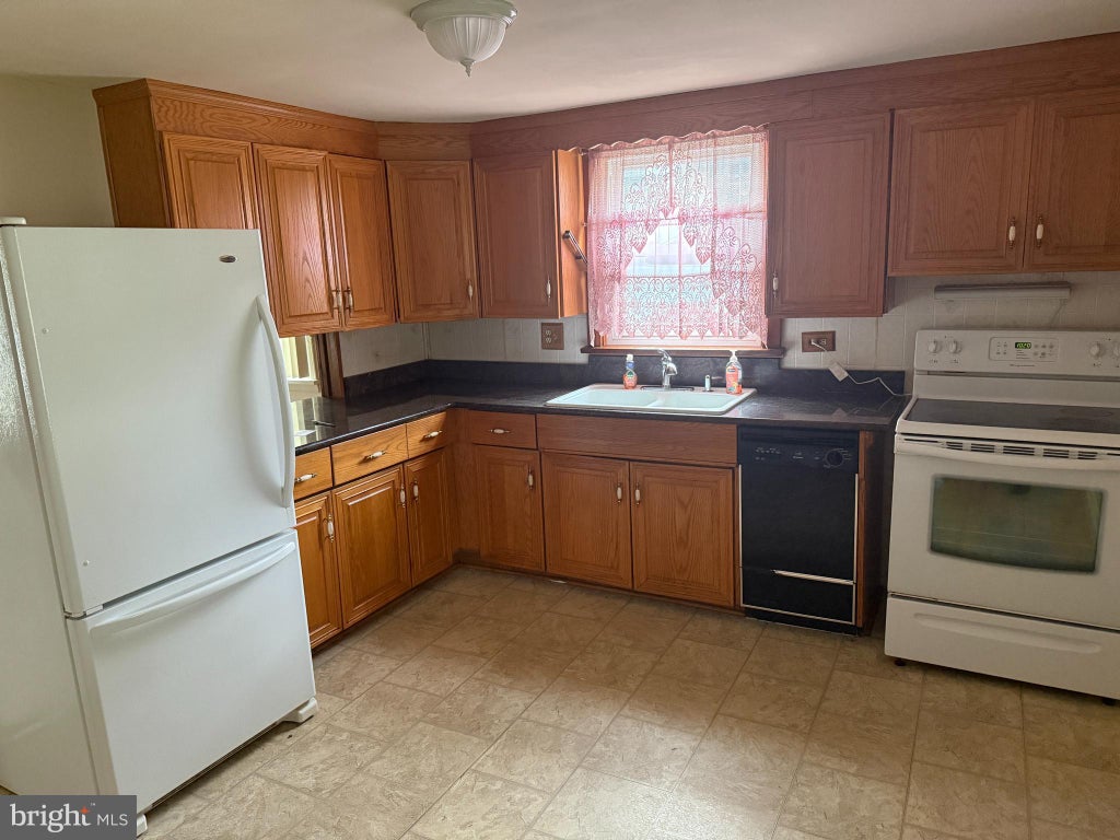 Photo of 229 N Maple Street, ELIZABETHTOWN, PA 17022 (MLS # PALA2092894)