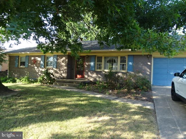 All brick rancher home offering 3 bedrooms, 2 bathrooms, kitchen/dining combo, living room with fireplace, oak hardwood floors, cedar lined closets. Replacement windows, roof replaced in 2011, newer water heater. 1 car garage is currently being used as family room. Enclosed screen patio. Borough utilities! TO BE OFFERED AT PUBLIC AUCTION: September 27th @ 12 noon