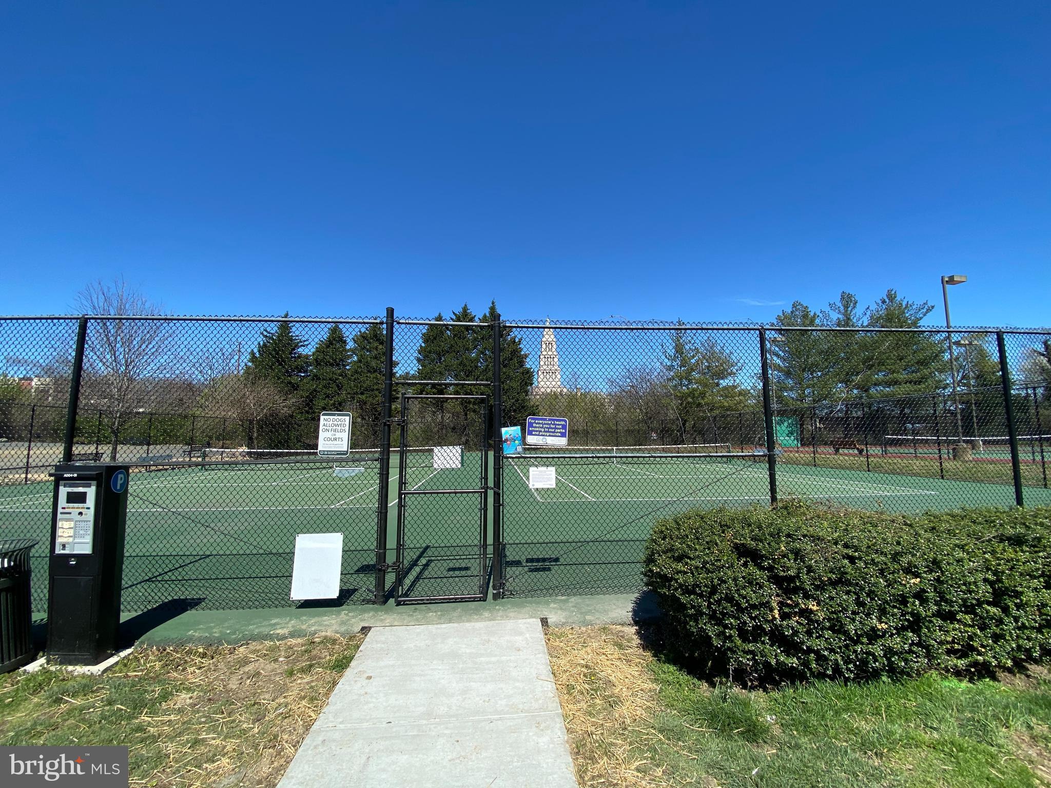 CARLYLE TOWERS - Residential