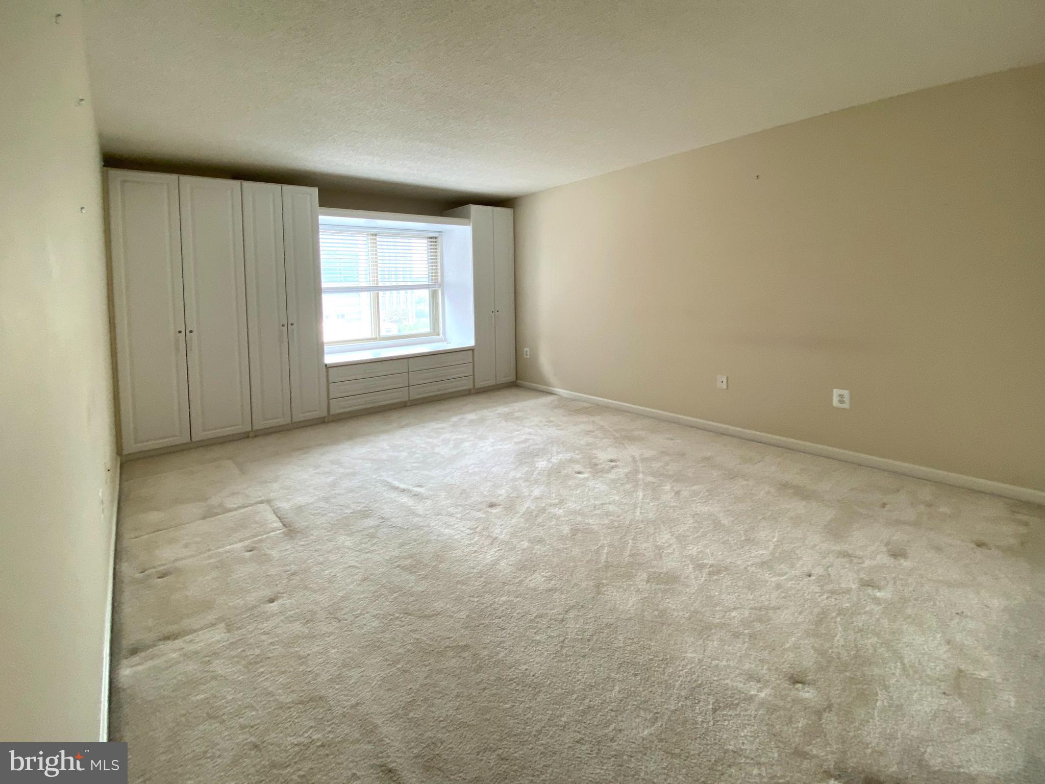 CARLYLE TOWERS - Residential