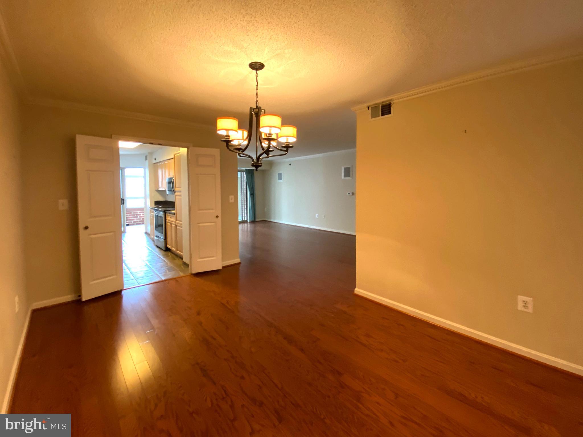 CARLYLE TOWERS - Residential