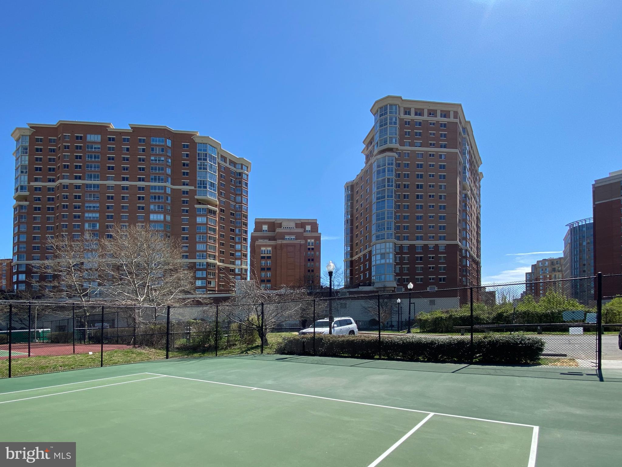 CARLYLE TOWERS - Residential