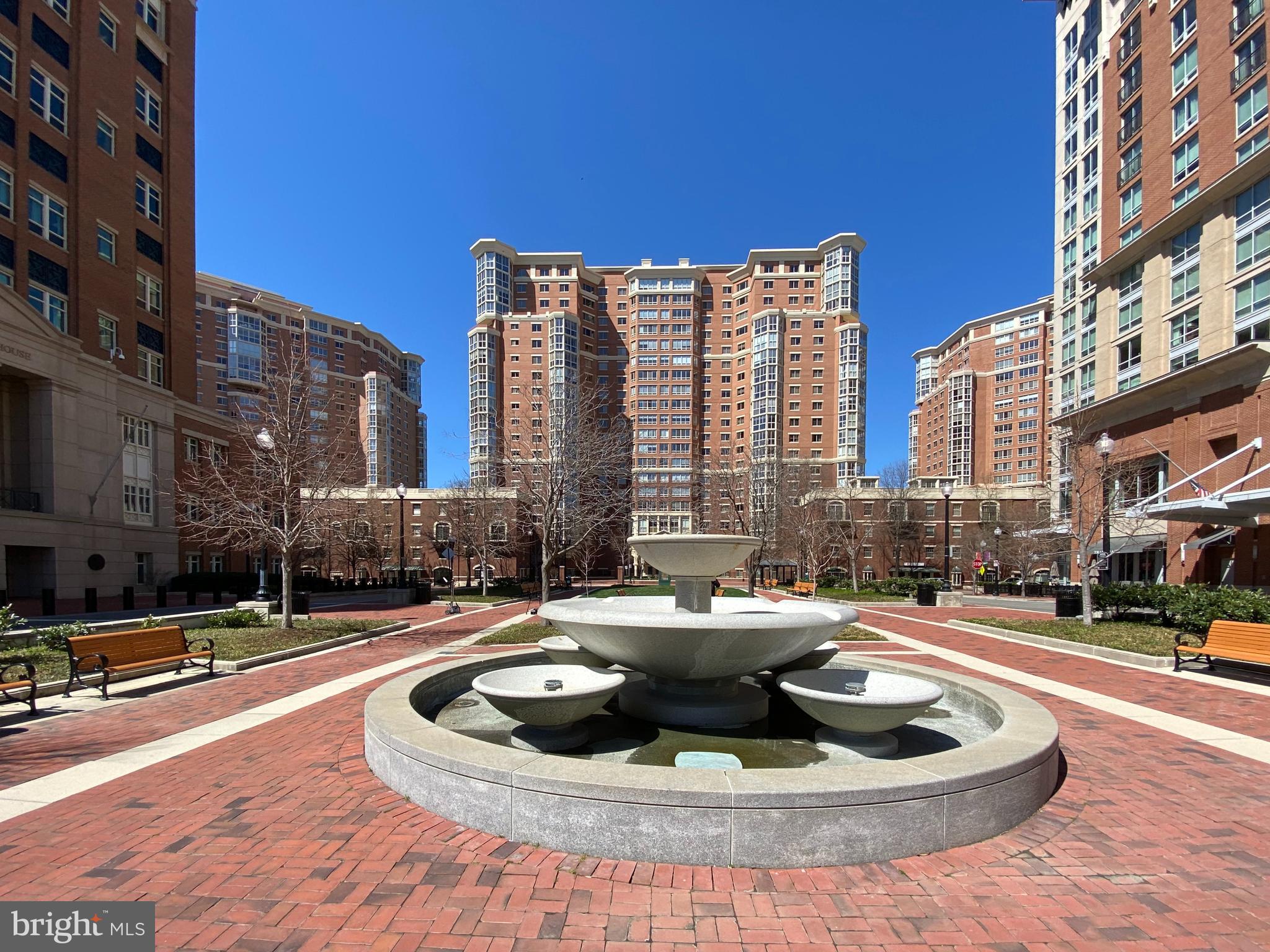 CARLYLE TOWERS - Residential