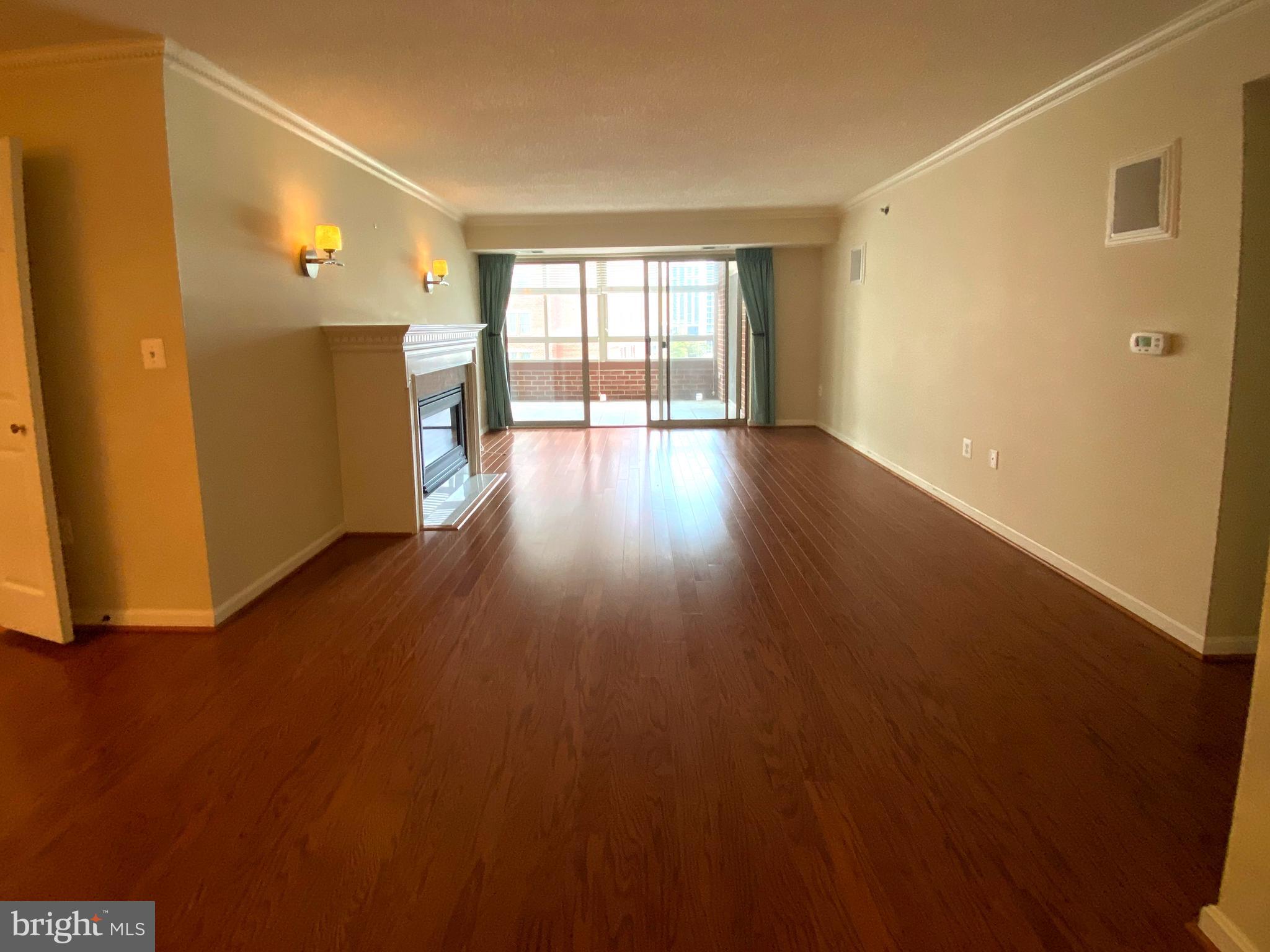 CARLYLE TOWERS - Residential