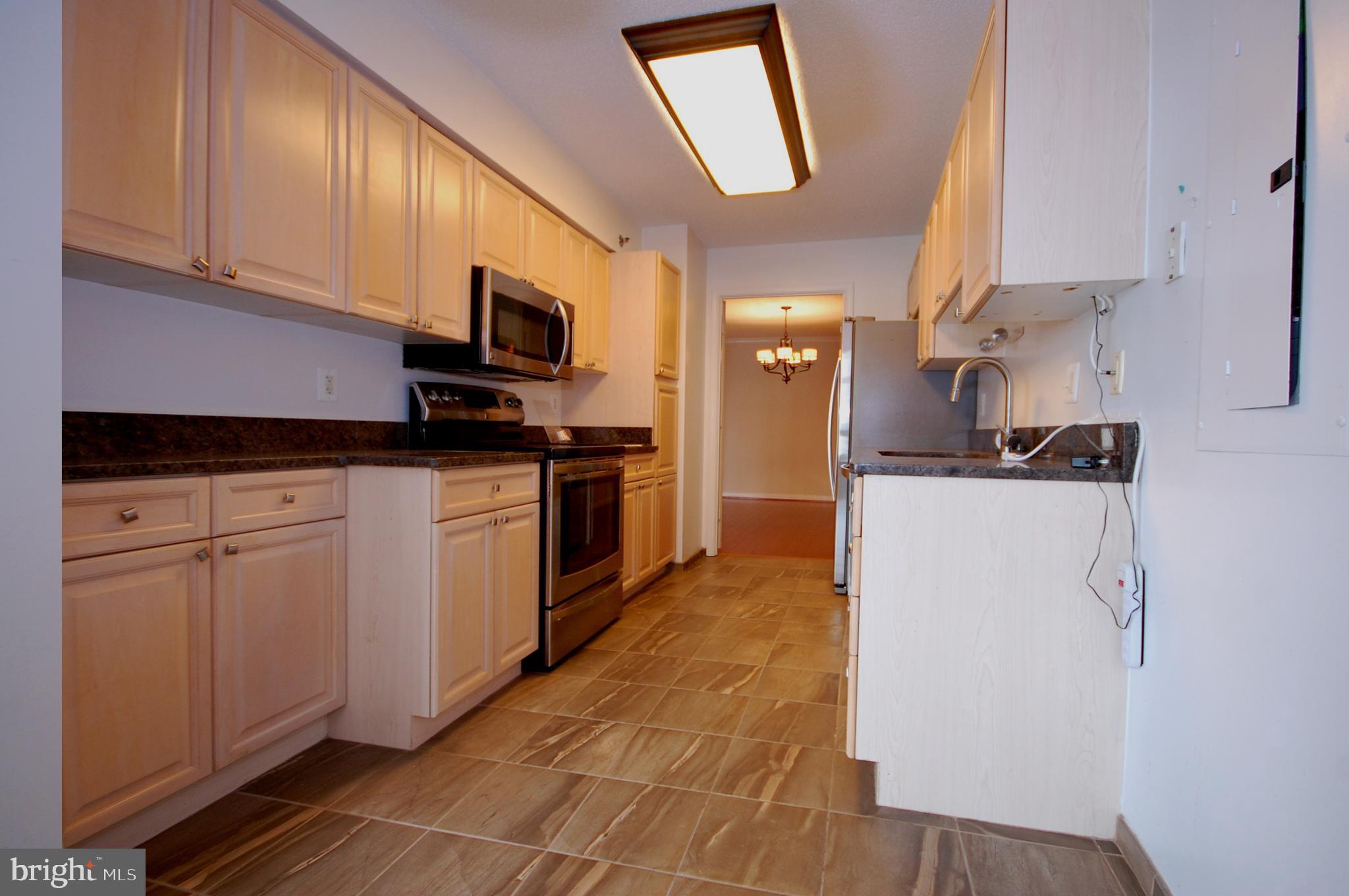 CARLYLE TOWERS - Residential