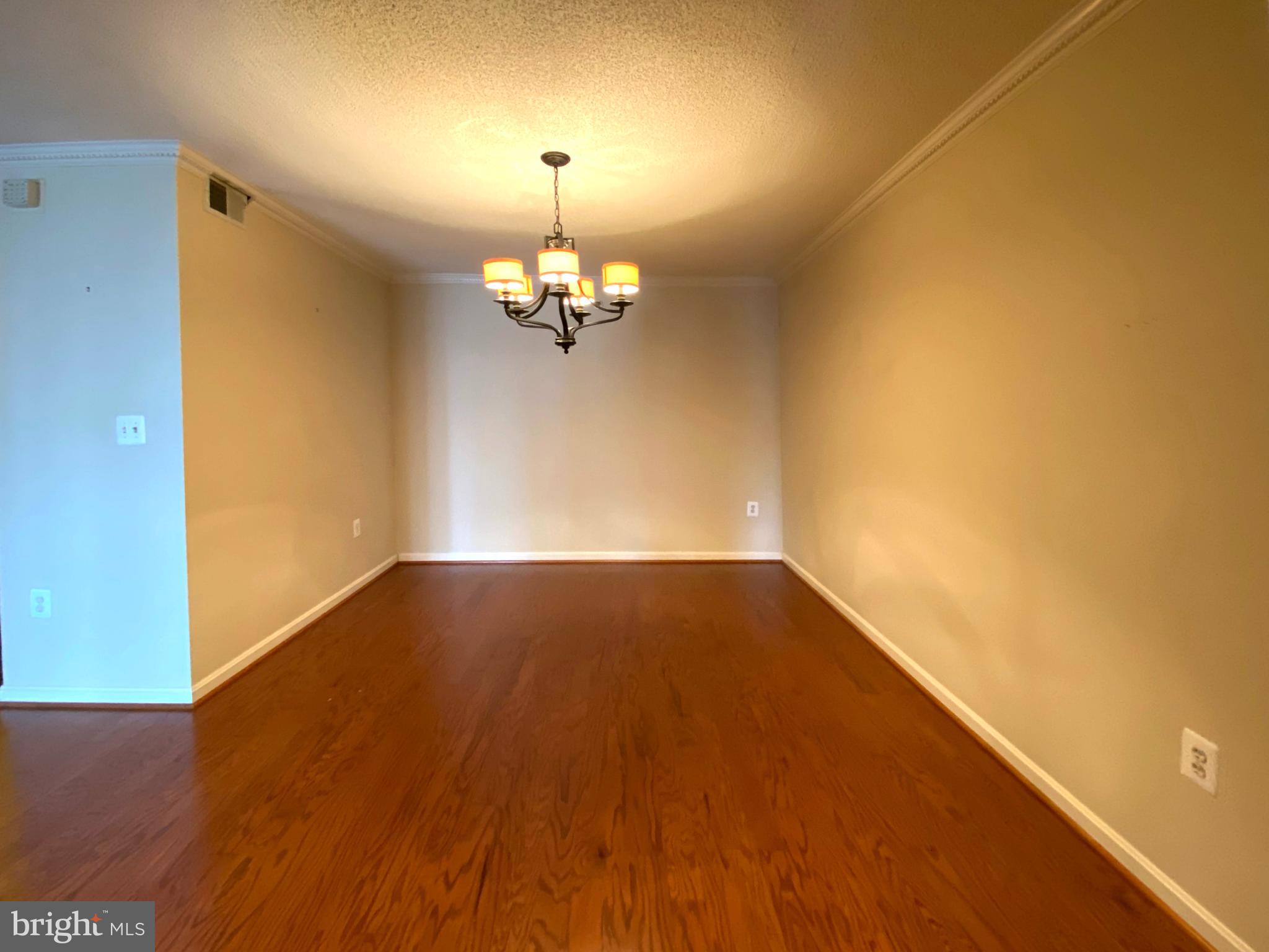 CARLYLE TOWERS - Residential