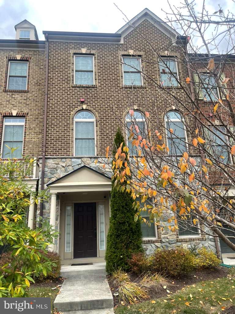 KATHERINE B EGGERL - Residential Lease