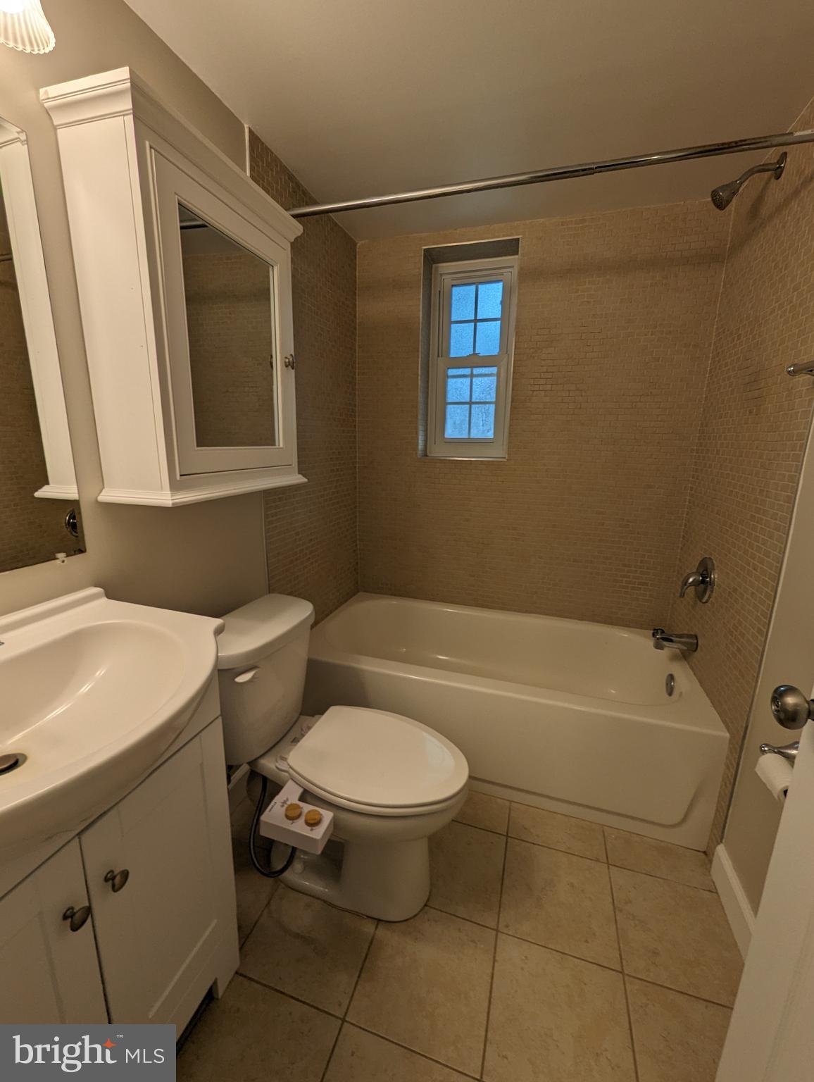 PALISADE GARDENS - Residential Lease