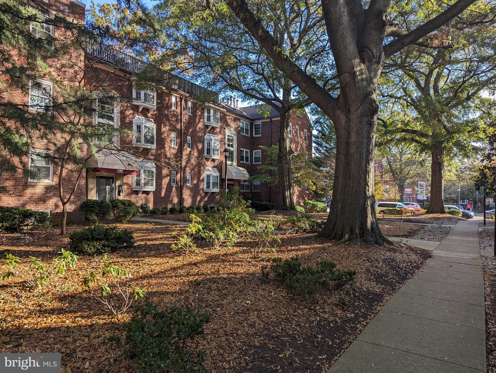 PALISADE GARDENS - Residential Lease