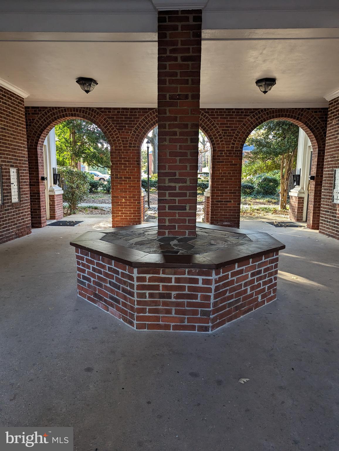 PALISADE GARDENS - Residential Lease