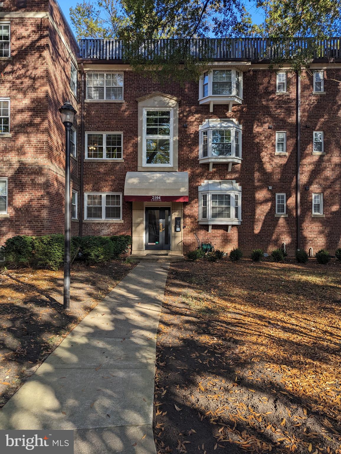 PALISADE GARDENS - Residential Lease