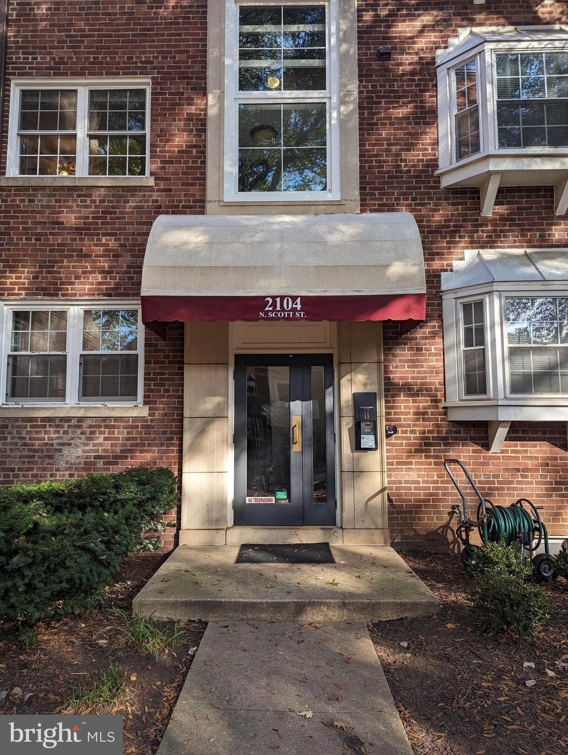 PALISADE GARDENS - Residential Lease