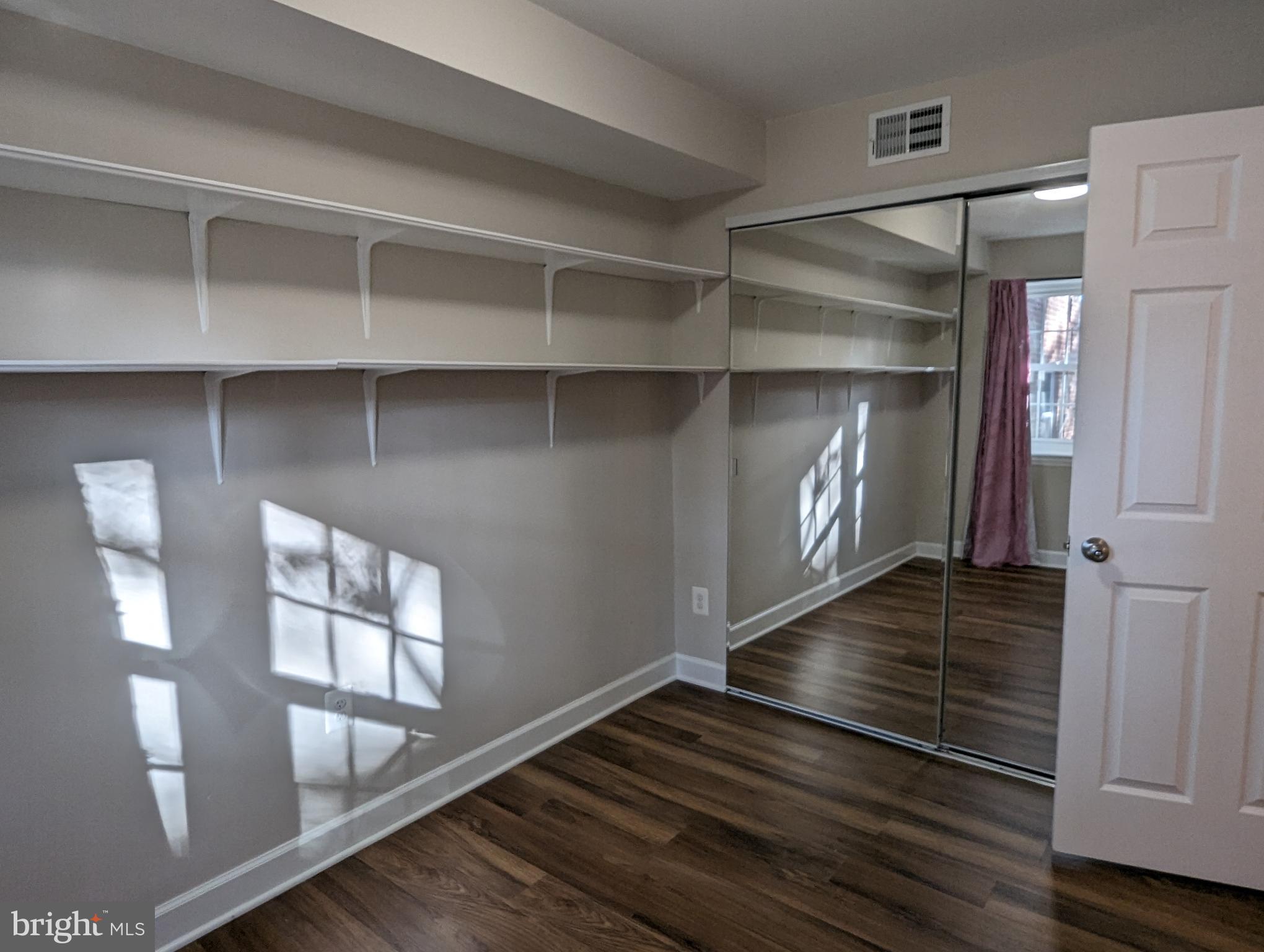 PALISADE GARDENS - Residential Lease