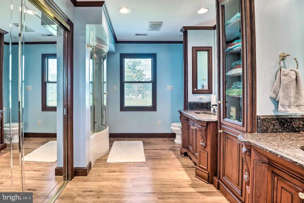 BOWLEYS QUARTERS - Residential Lease