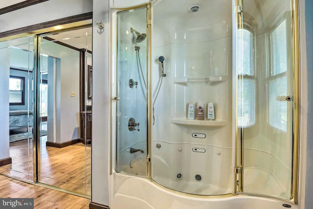 BOWLEYS QUARTERS - Residential Lease