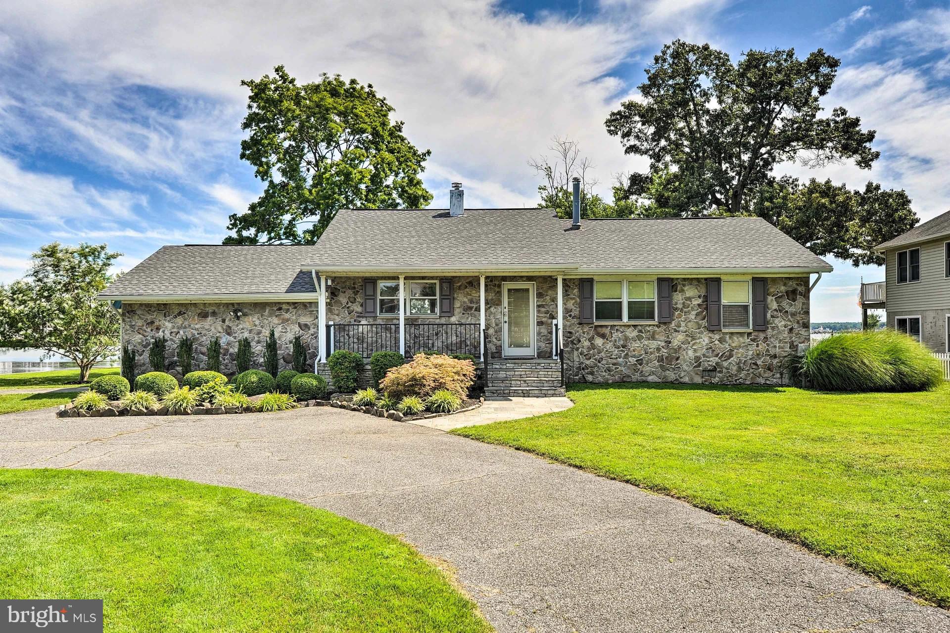 BOWLEYS QUARTERS - Residential Lease