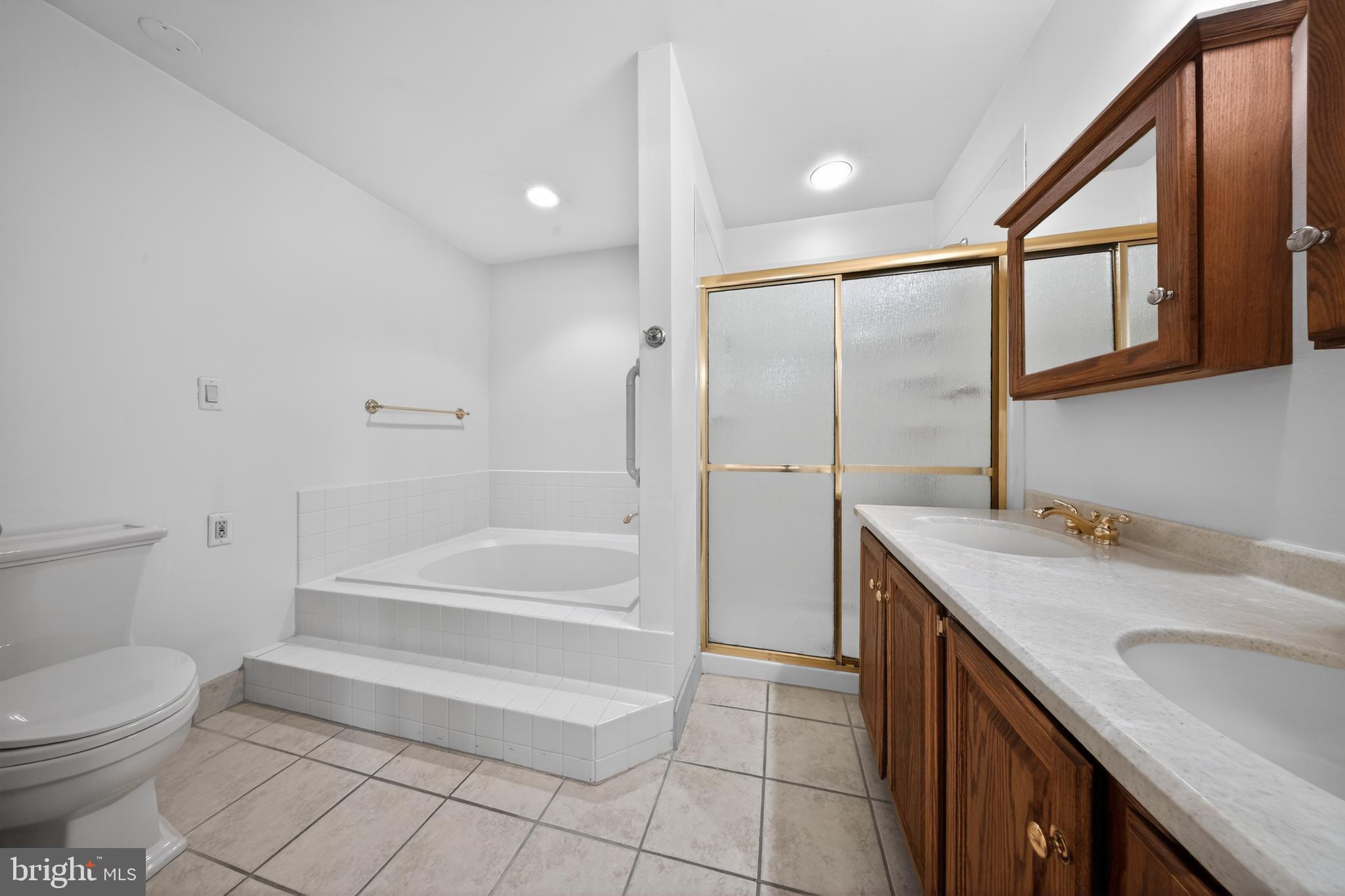 GWYN AYRE - Residential