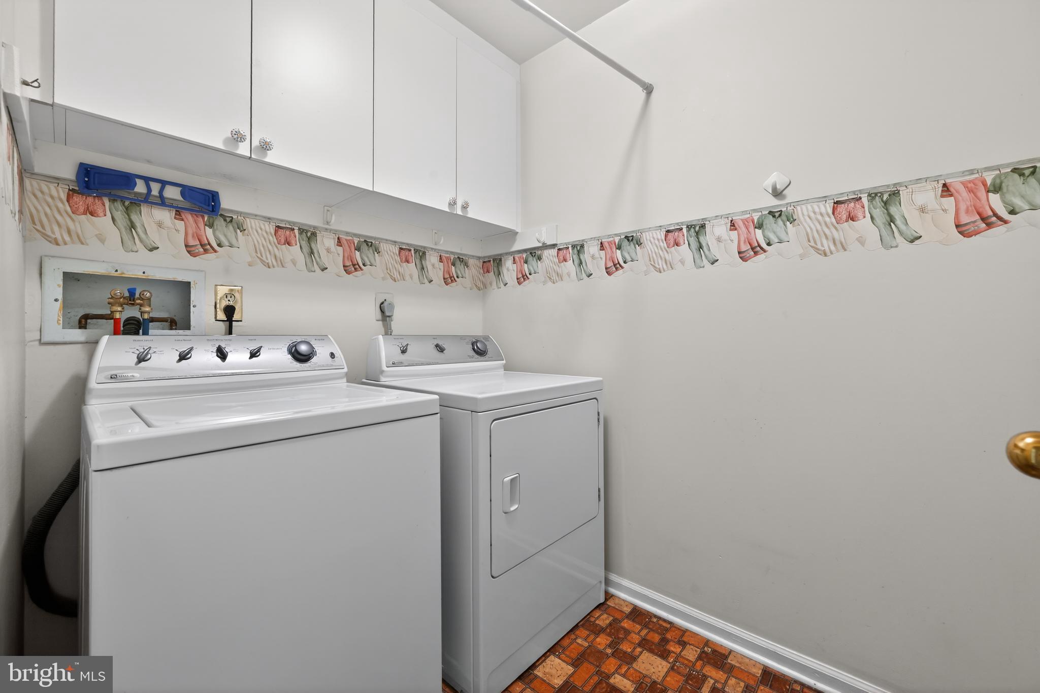 GWYN AYRE - Residential