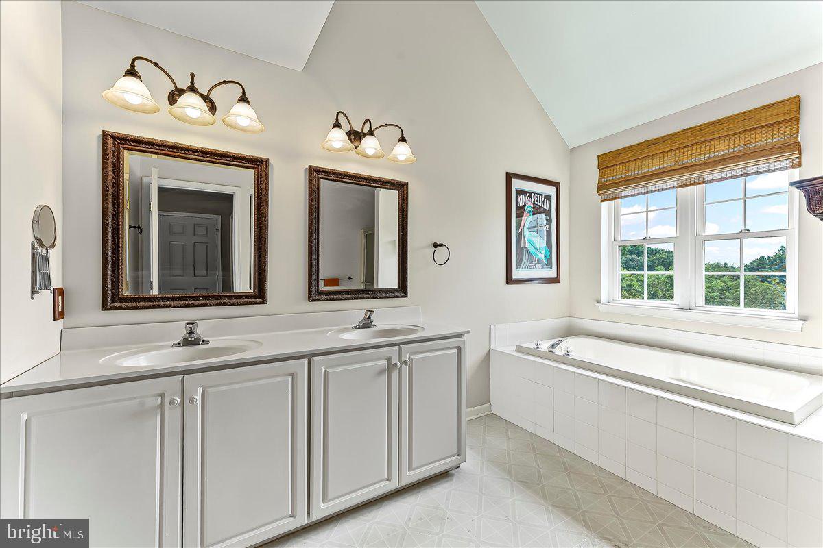 HUNTER KNOLL - Residential