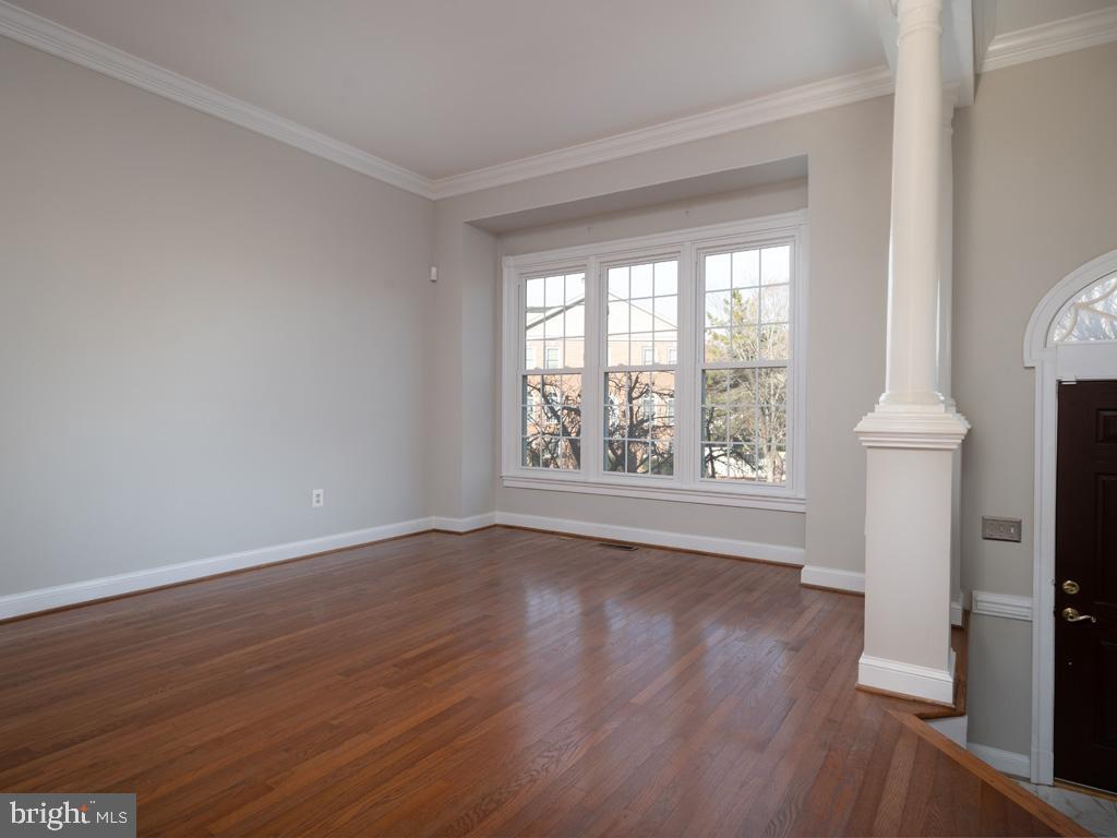 COURTHOUSE WOODS - Residential Lease