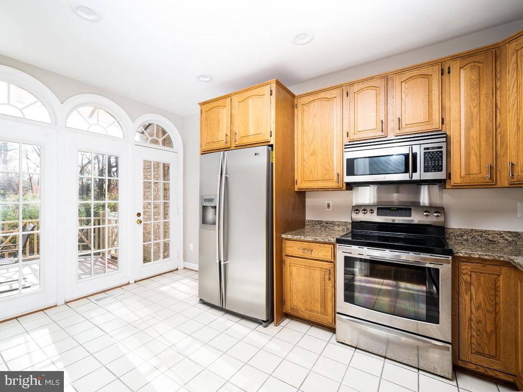 COURTHOUSE WOODS - Residential Lease