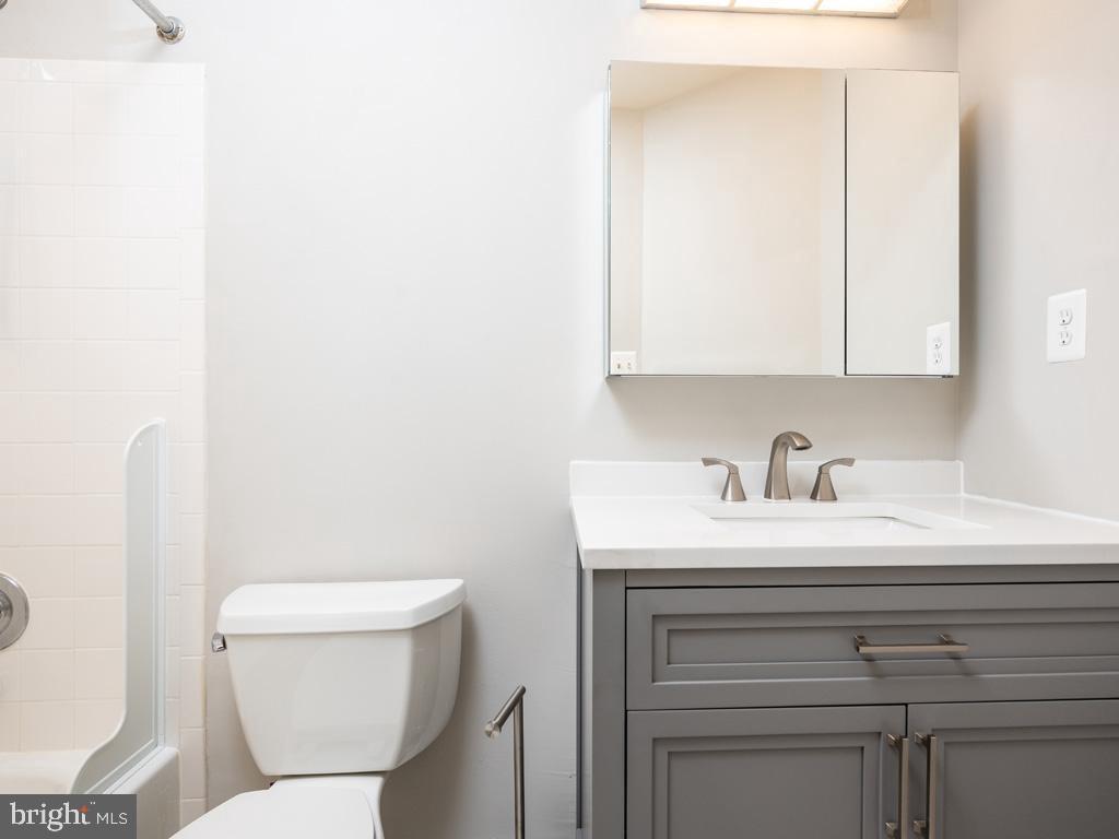 COURTHOUSE WOODS - Residential Lease