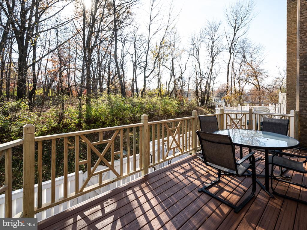 COURTHOUSE WOODS - Residential Lease