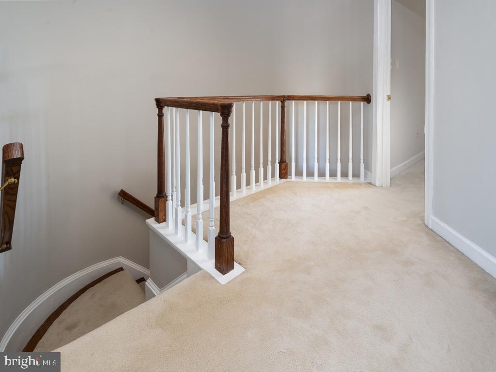 COURTHOUSE WOODS - Residential Lease