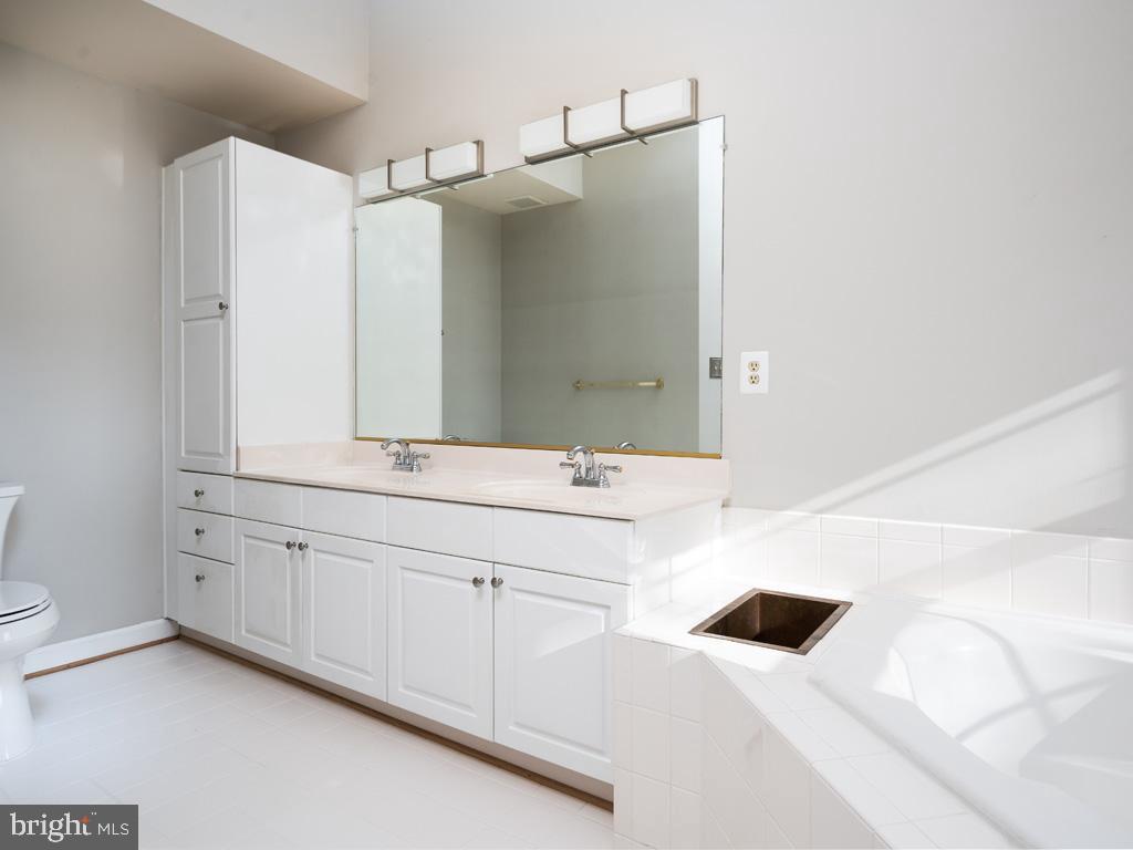 COURTHOUSE WOODS - Residential Lease