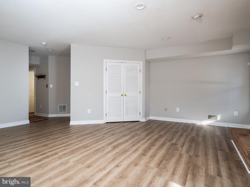 COURTHOUSE WOODS - Residential Lease