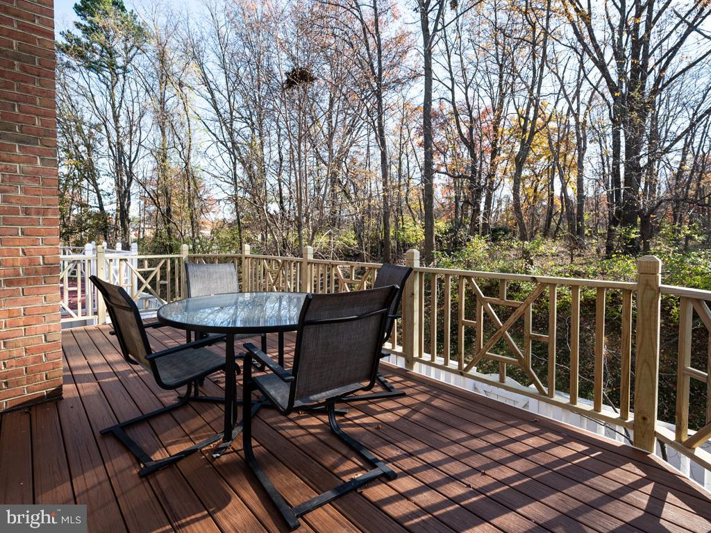 COURTHOUSE WOODS - Residential Lease