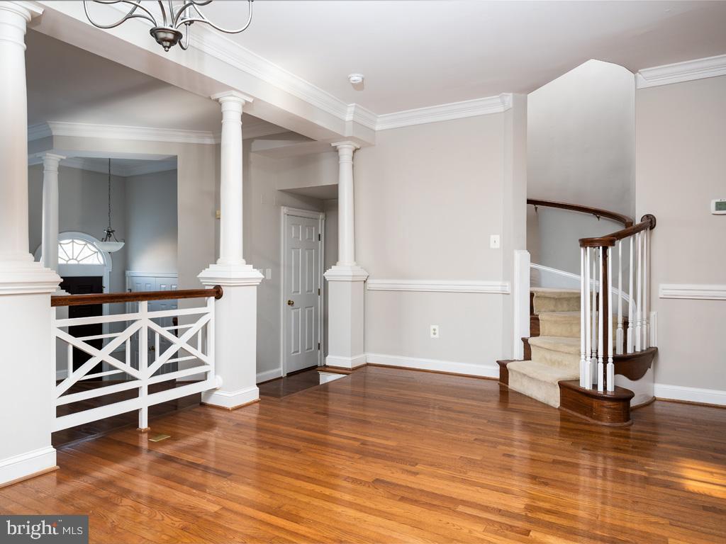 COURTHOUSE WOODS - Residential Lease