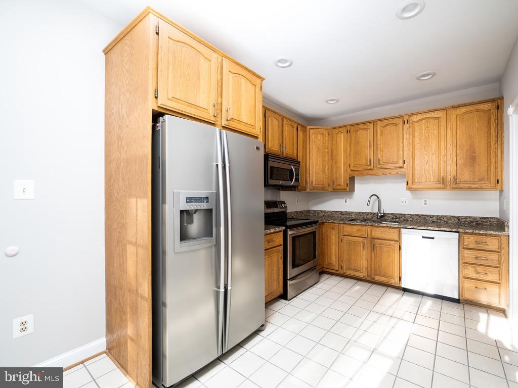 COURTHOUSE WOODS - Residential Lease