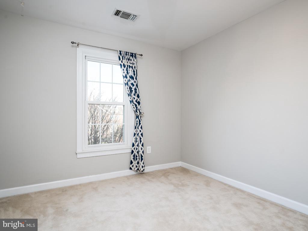 COURTHOUSE WOODS - Residential Lease