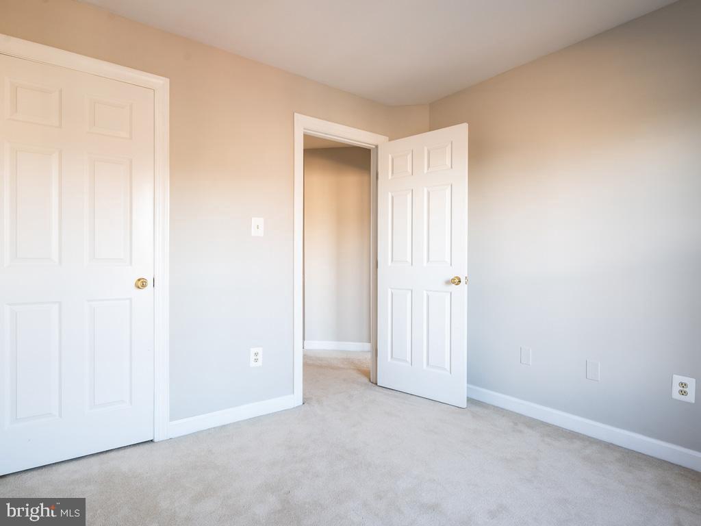 COURTHOUSE WOODS - Residential Lease