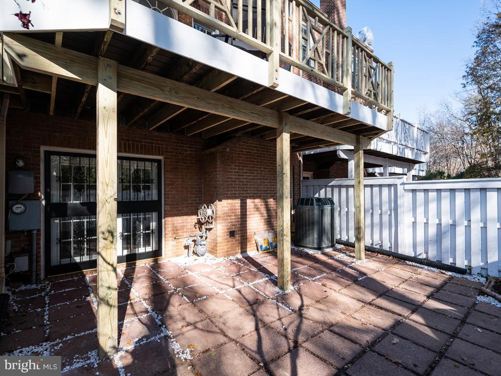 COURTHOUSE WOODS - Residential Lease