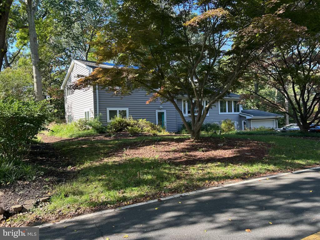 1846 LINDAMOOR DRIVE