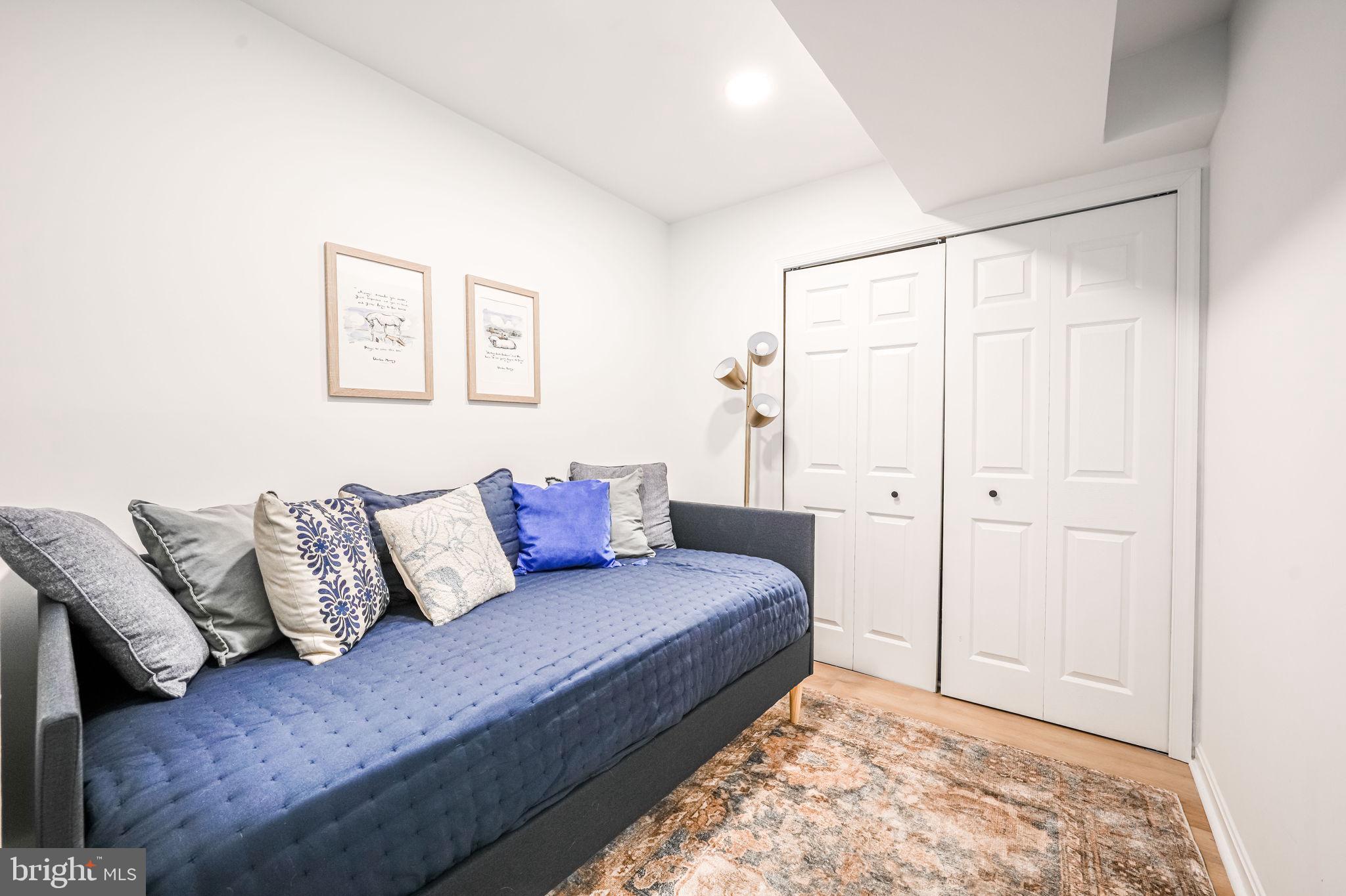 LAKEPOINTE - Residential