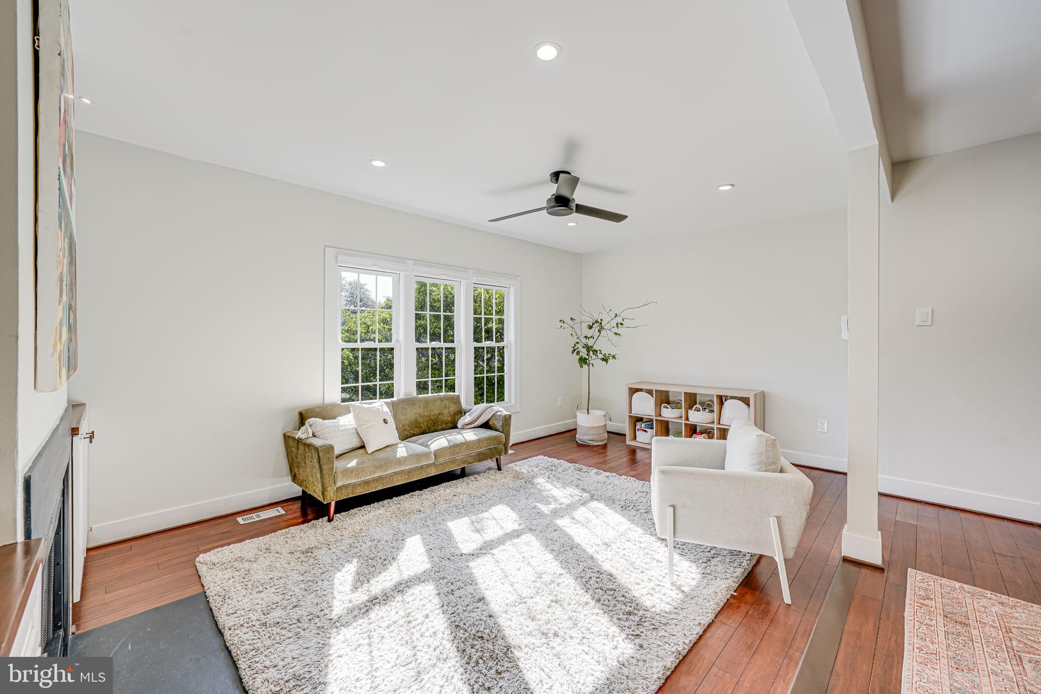 LAKEPOINTE - Residential