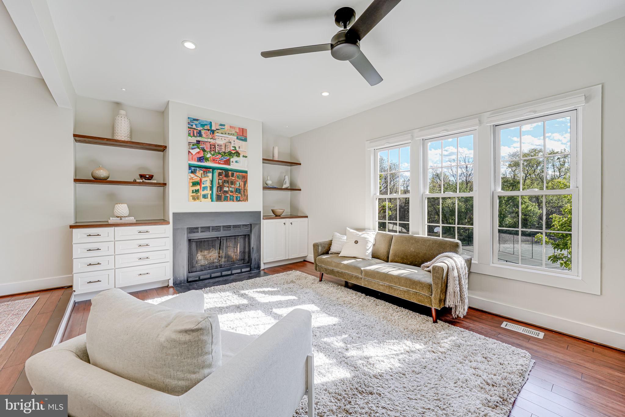 LAKEPOINTE - Residential