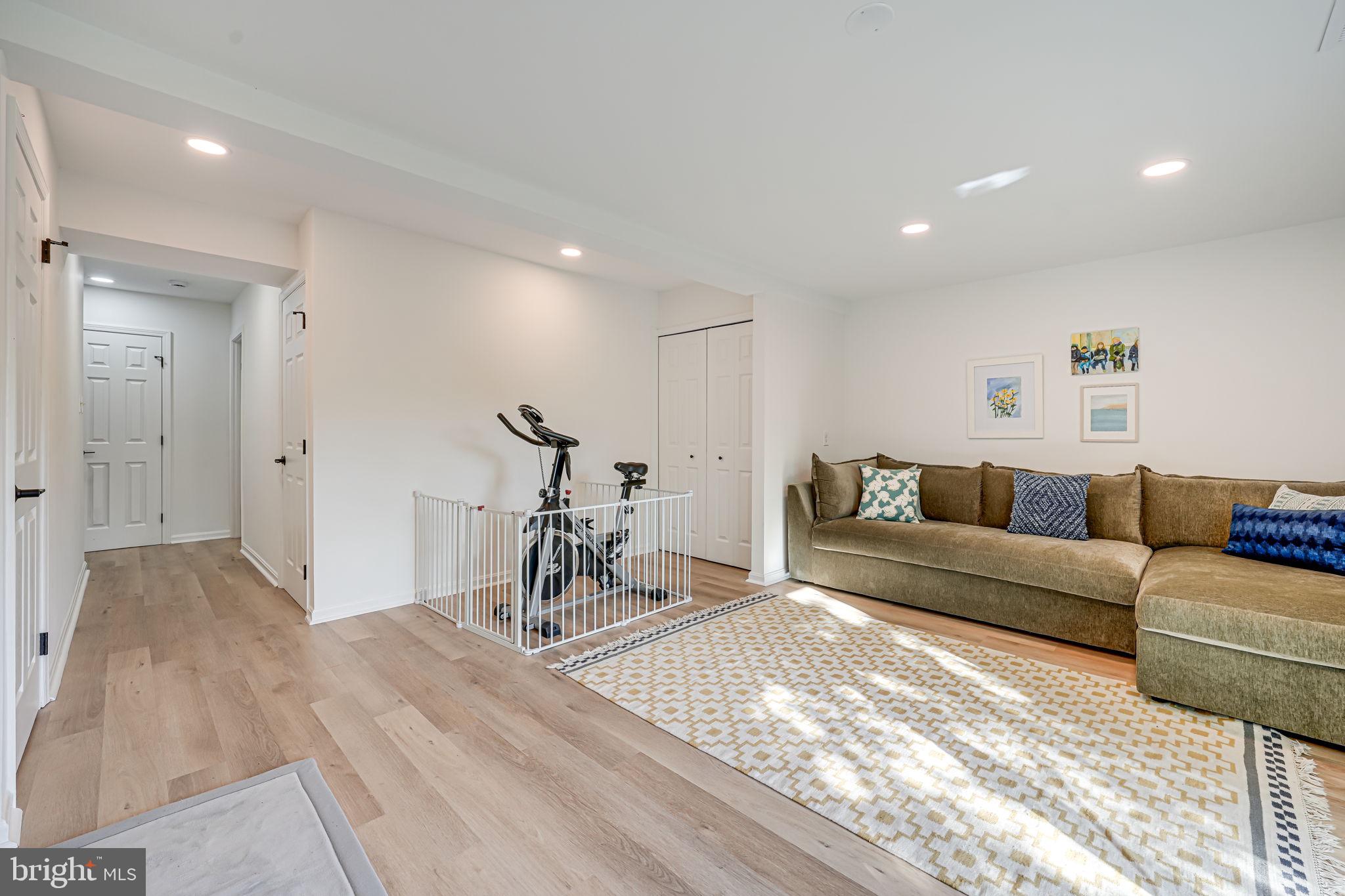 LAKEPOINTE - Residential