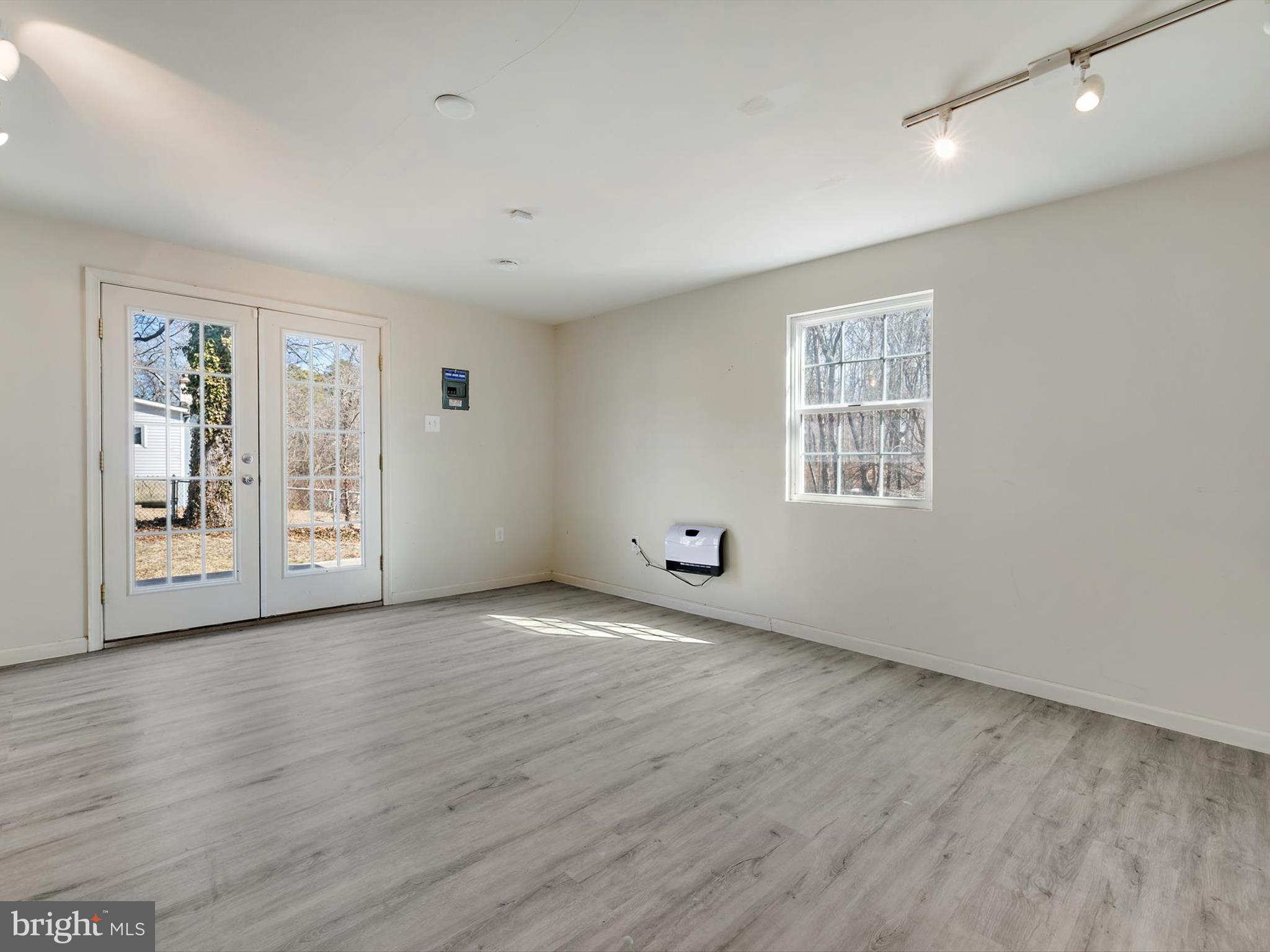 ELVATON ACRES - Residential