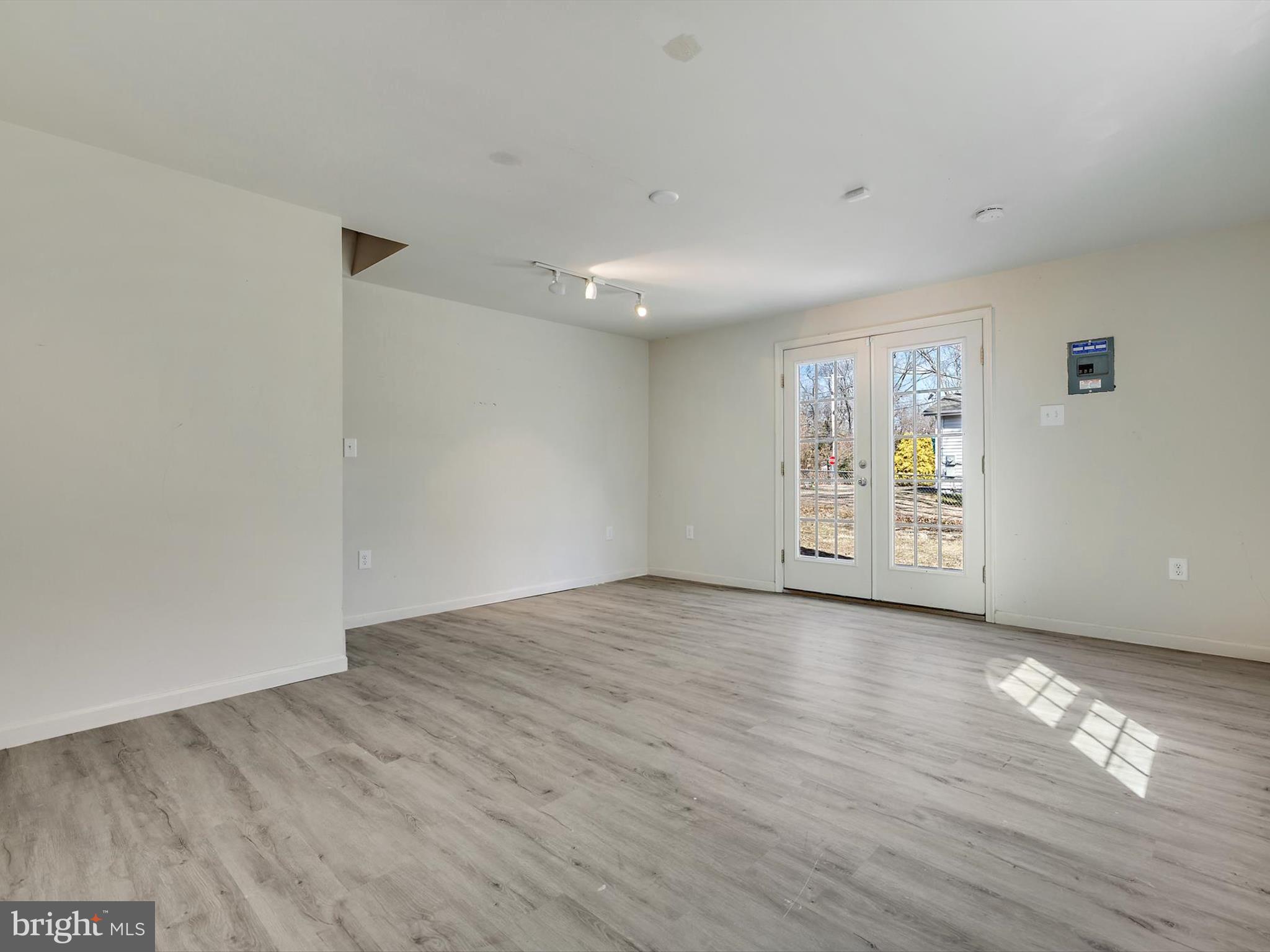 ELVATON ACRES - Residential